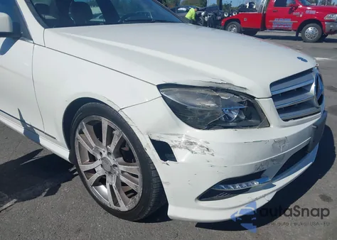 2011 Mercedes-Benz C 300 Sport z USA, uszkodzony, nr VIN WDDGF5EB2BA528209